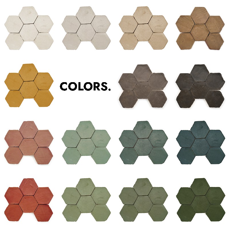Carrelage hexagonal présenté en 16 échantillons (4x4), chaque groupe de trois tuiles; nuances neutres, ocres, rouges, verts, bleus et gris; fond blanc; texte: "COLORS."