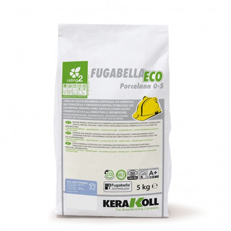 Saco rotulado `Fugabella Eco Porcelana 0-5,` com símbolos verdes ecológicos, instruções de segurança e marca `Kerakoll` em conte Saco rotulado `Fugabella Eco Porcelana 0-5,` com símbolos verdes ecológicos, instruções de segurança e marca `Kerakoll` em conte