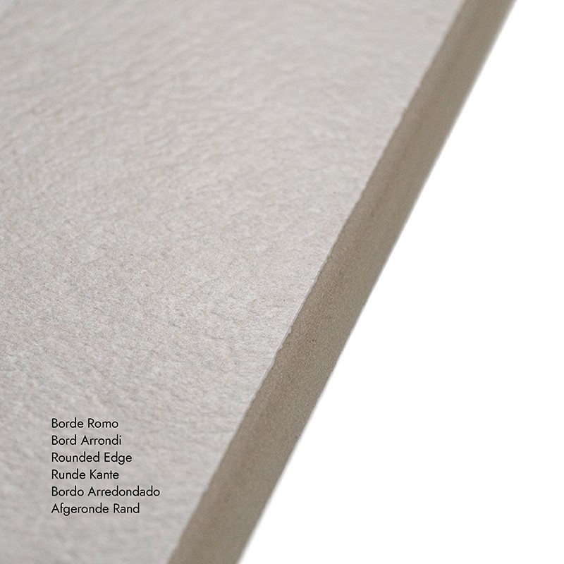 Light beige tile with a rounded corner edge; finely textured surface on a white background.  Transcribed text: Borde Romo Bord Arrondi Rounded Edge Runde Kante Bordo Arrotondato Afgeronde Rand