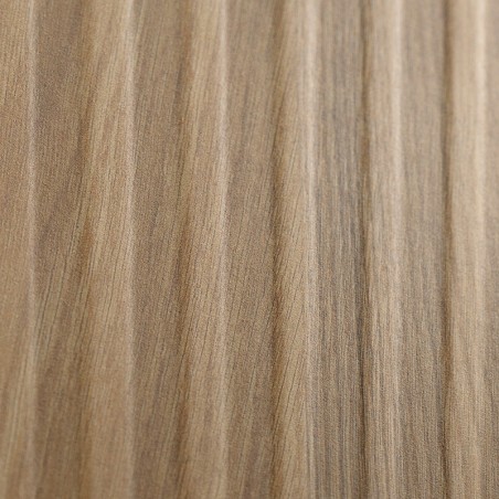 Un azulejo con patrones verticales de vetas de madera claras y oscuras