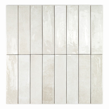 Eine lange, rechteckige Fliese mit einer glänzenden, strukturierten Oberfläche in sanften Beige- und Cremetönen, die ein moderne