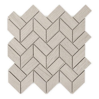 Ladrilhos cinza claro semelhantes a madeira formam um padrão em zigue-zague, criando um design em forma de chevron. Os ladrilhos