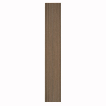 Un azulejo marrón rectangular largo y estrecho con ranuras verticales se extiende verticalmente sobre un fondo blanco liso.