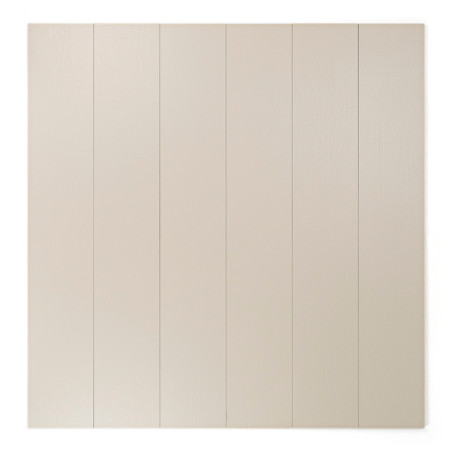 Rechthoekige beige tegels zijn verticaal gerangschikt, waardoor een uniform patroon ontstaat. De tegels hebben subtiele texturen