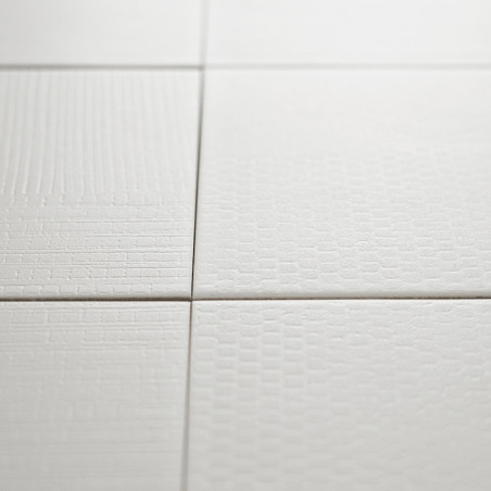 Witte structuurtegels vertonen subtiele, gevarieerde patronen in een rasterformatie, waardoor een minimalistisch en modern opper Witte structuurtegels vertonen subtiele, gevarieerde patronen in een rasterformatie, waardoor een minimalistisch en modern opper