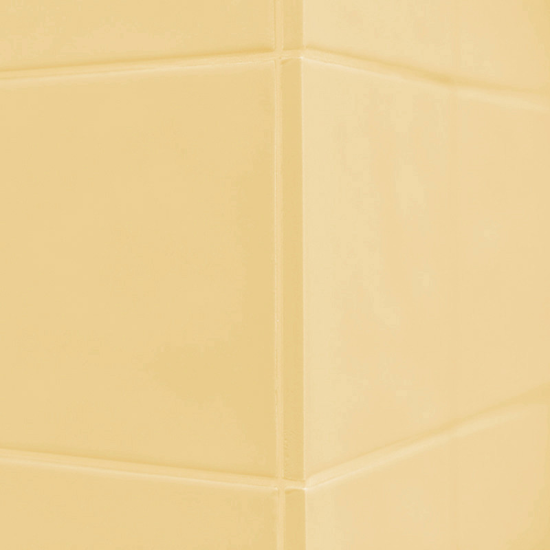 Os ladrilhos cerâmicos amarelos formam um canto em ângulo reto, criando uma superfície elegante e minimalista com iluminação sua