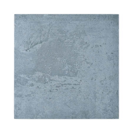 Een vierkante tegel met een ruwe, ongelijke textuur vertoont gevlekte grijze en blauwe tinten, die op natuursteen lijken, tegen  Een vierkante tegel met een ruwe, ongelijke textuur vertoont gevlekte grijze en blauwe tinten, die op natuursteen lijken, tegen