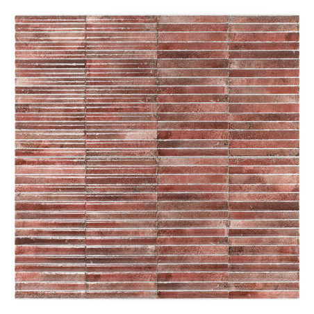 Eine Mosaikfliese zeigt abwechselnd horizontale rote und braune Streifen mit einem strukturierten, erdigen Aussehen. Das Muster Eine Mosaikfliese zeigt abwechselnd horizontale rote und braune Streifen mit einem strukturierten, erdigen Aussehen. Das Muster