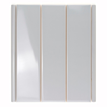 Drei glänzende, rechteckige weiße Fliesen, vertikal ausgerichtet mit schmalen Lücken dazwischen, auf einem schlichten Hintergrun