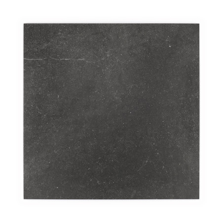 Um ladrilho quadrado de ardósia escura exibe sutis manchas brancas e linhas tênues, sugerindo uma textura de pedra natural. O la Um ladrilho quadrado de ardósia escura exibe sutis manchas brancas e linhas tênues, sugerindo uma textura de pedra natural. O la