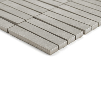 Rechthoekige grijze tegels, gerangschikt in parallelle rijen, creëren een rasterachtig patroon. Ze rusten plat op een effen wit 