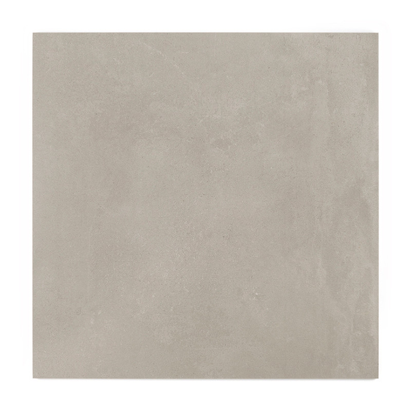 Un carreau lisse, carré et gris clair repose à plat, présentant une surface subtilement texturée. Il est placé sur un fond uni e