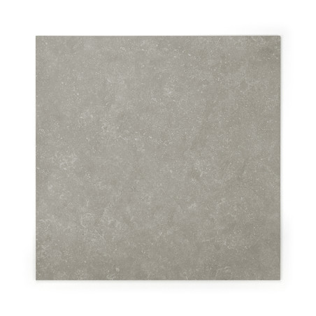 Eine quadratische, matte, graue Keramikfliese mit dezent gesprenkelten Mustern, die vor einem weißen Hintergrund ruht und für Bo