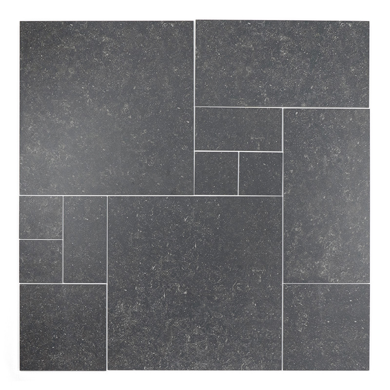 De donkergrijze tegel toont rechthoekige delen van verschillende afmetingen met subtiele spikkels, waardoor een willekeurig geom