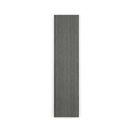 Un carreau étroit et rectangulaire présente une surface grise texturée ressemblant au grain du bois, isolée sur un fond blanc un
