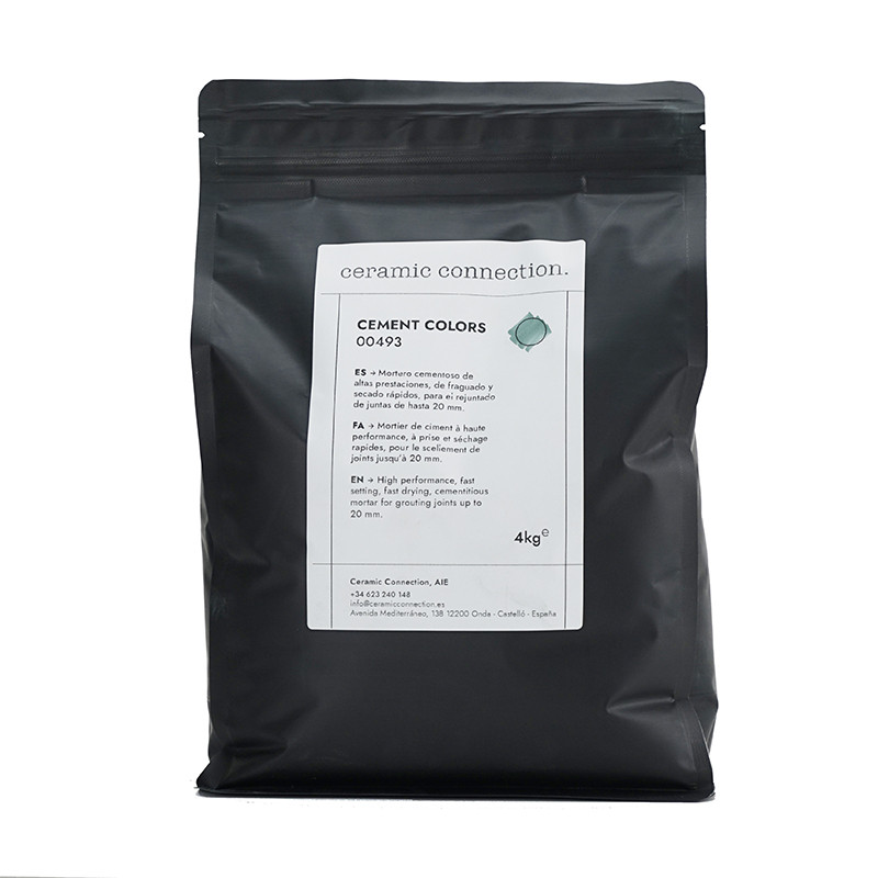 De zwarte verpakking bevat hars-cementpoeder, met het opschrift `keramische verbinding. CEMENT KLEUREN 00493, 4kg`, voor vloer- 