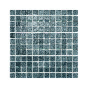 Os mosaicos de vidro quadrados, dispostos em grade, variam em tons de azul, criando uma superfície texturizada e reflexiva.