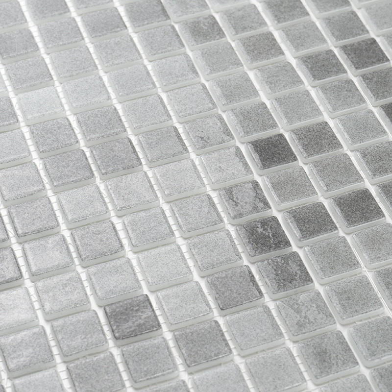 Les carreaux de verre forment un motif de grille brillant et texturé, réfléchissant subtilement la lumière dans une disposition 
