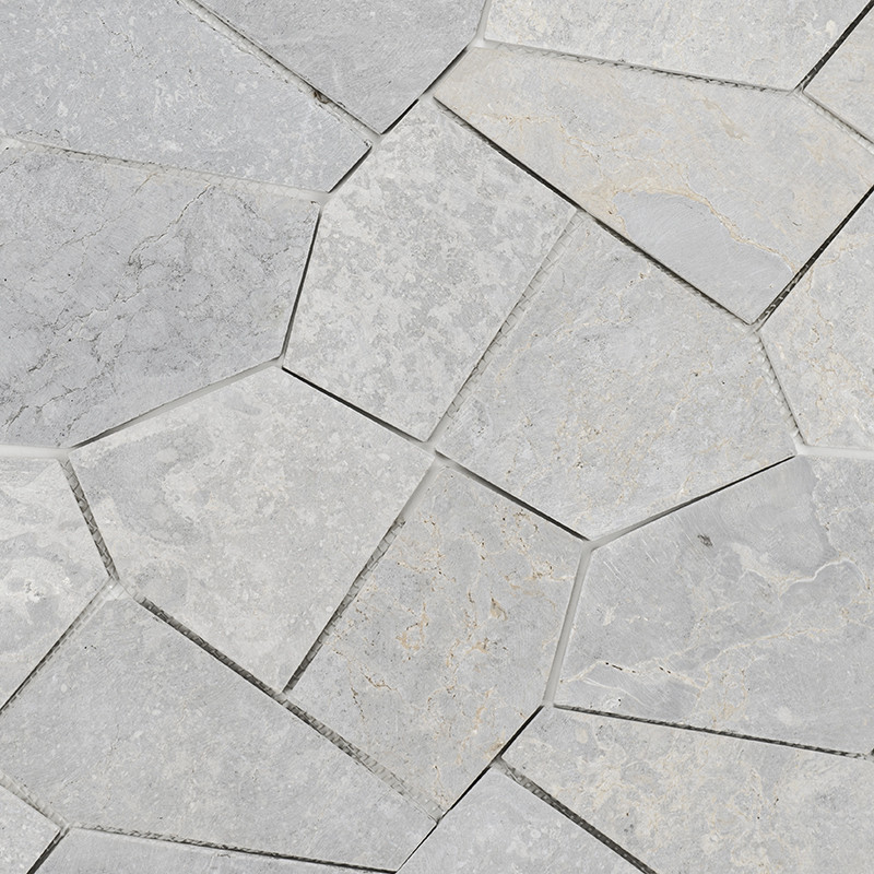 Graue Steinfliesen, die in einem unregelmäßigen geometrischen Muster angeordnet sind, bilden ein ineinandergreifendes Mosaik auf