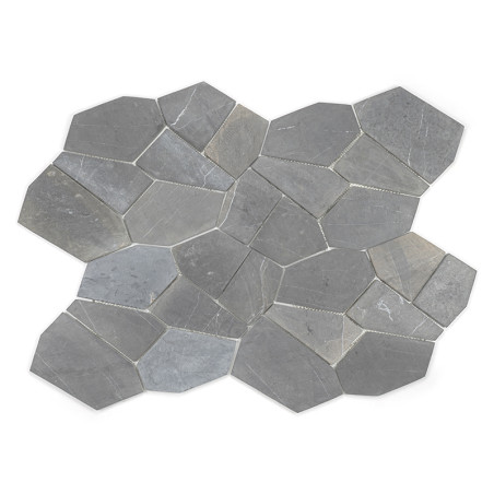 Azulejos de piedra de pizarra gris dispuestas en formas irregulares entrelazadas, creando un patrón de mosaico sobre un fondo bl Azulejos de piedra de pizarra gris dispuestas en formas irregulares entrelazadas, creando un patrón de mosaico sobre un fondo bl