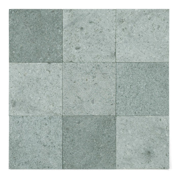 Nove ladrilhos quadrados de pedra verde alinhados em uma grade 3x3, exibindo variações sutis de textura e tonalidade.