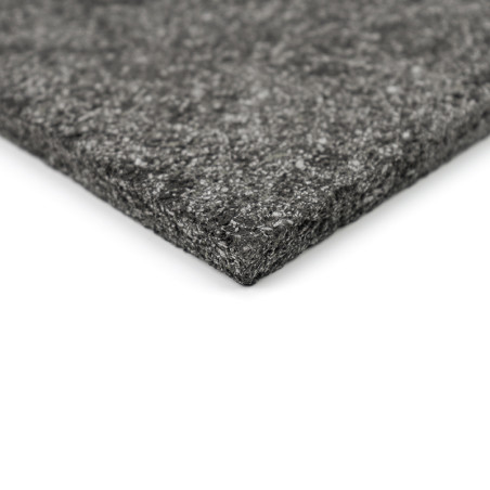 Graue Steinfliesen liegen flach auf und zeigen eine leicht strukturierte Oberfläche vor einem weißen Hintergrund, wodurch ihre D