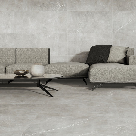 Grauer Fliesenboden erstreckt sich über ein minimalistisches Wohnzimmer mit einem modernen grauen Sofa und einem eleganten, mit  Grauer Fliesenboden erstreckt sich über ein minimalistisches Wohnzimmer mit einem modernen grauen Sofa und einem eleganten, mit