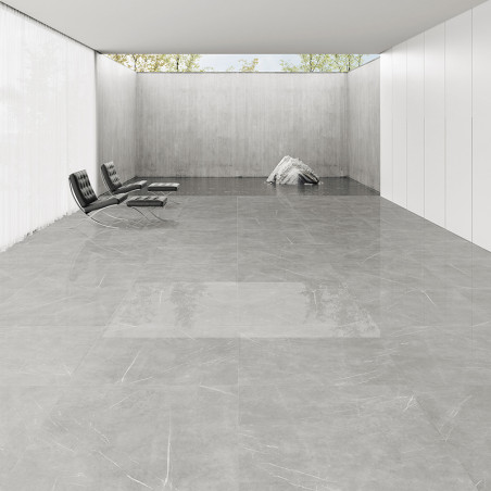 Grauer Marmorfliesenboden, der das Licht reflektiert, in einem minimalistischen Raum mit weißen Wänden und modernen schwarzen St Grauer Marmorfliesenboden, der das Licht reflektiert, in einem minimalistischen Raum mit weißen Wänden und modernen schwarzen St