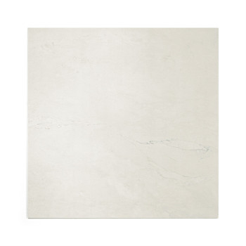 Um ladrilho quadrado na cor bege claro exibe padrões sutis de mármore. Ele repousa sobre um fundo branco e liso.