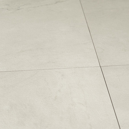 Les carreaux de couleur crème forment un motif de grille à la texture subtile, posés sur une surface de sol lisse, créant un loo