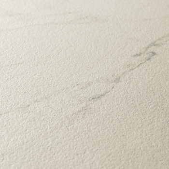 Beige keramische tegels hebben subtiele grijze nerven, waardoor een natuursteenuitstraling ontstaat. Het gestructureerde oppervl