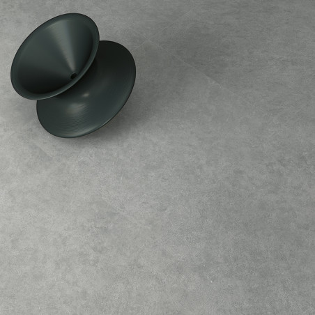 Ein dunkler, konischer Hocker steht diagonal auf einer glatten, hellgrauen Steinoberfläche und suggeriert einen Innenraum mit mi Ein dunkler, konischer Hocker steht diagonal auf einer glatten, hellgrauen Steinoberfläche und suggeriert einen Innenraum mit mi