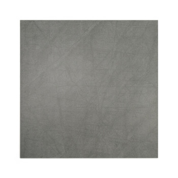 Un carreau carré présente une surface lisse et grise marbrée, suggérant une texture de pierre ou de béton. Le fond est blanc uni