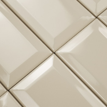 Glänzende Keramikfliesen bilden ein Gittermuster. rechteckige Formen werden erhöht, wodurch ein abgeschrägter Effekt entsteht un
