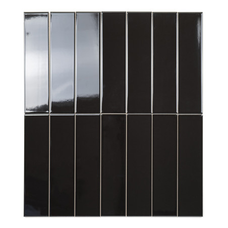 Treize carreaux rectangulaires noirs brillants sont disposés selon un motif de grille verticale, créant une apparence élégante e