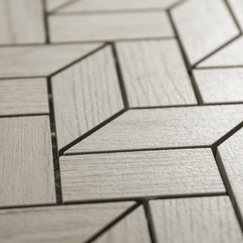 Rechthoekige tegels vormen een zigzagpatroon, dat lijkt op parketvloeren. De lichtgrijze kleur en houtachtige structuur zorgen v