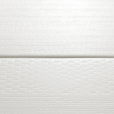Een witte keramische tegel met een fijn structuurpatroon vertoont subtiele geometrische ontwerpen, waardoor een minimalistische  Een witte keramische tegel met een fijn structuurpatroon vertoont subtiele geometrische ontwerpen, waardoor een minimalistische