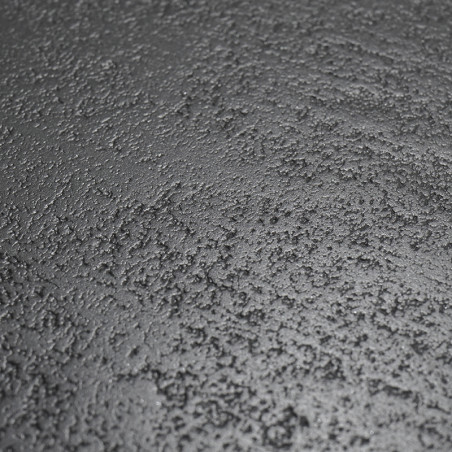 Surface de carrelage noir texturé avec une texture rugueuse et granuleuse, ressemblant à de l'asphalte. La tuile semble être en  Surface de carrelage noir texturé avec une texture rugueuse et granuleuse, ressemblant à de l'asphalte. La tuile semble être en