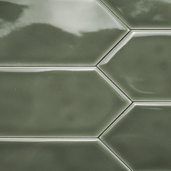 Zeshoekige groene tegels vormen een naadloos en glanzend patroon, dicht bij elkaar geplaatst, reflecterend licht en voegen textu