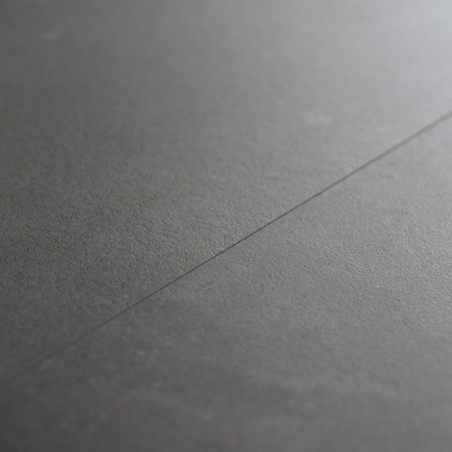 Les carreaux de céramique lisses gris foncé reposent à plat avec une couture subtile qui les traverse, créant une apparence de s Les carreaux de céramique lisses gris foncé reposent à plat avec une couture subtile qui les traverse, créant une apparence de s