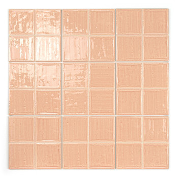 Quatre carreaux de céramique brillants de couleur pêche sont reliés selon un motif carré, réfléchissant la lumière, sans texte v