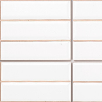 azulejos blancas rectangulares dispuestas en un patrón de cuadrícula horizontal. Las líneas de lechada de color beige separan ca