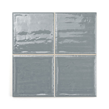 Cuatro azulejos reflectantes y brillantes en un color gris claro están dispuestos en un patrón cuadrado, mostrando una aparienci