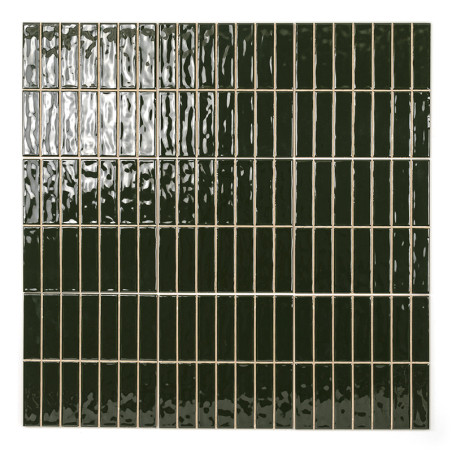 Ladrilhos retangulares verdes brilhantes estão perfeitamente alinhados, criando um padrão de grade. A superfície reflexiva dá um