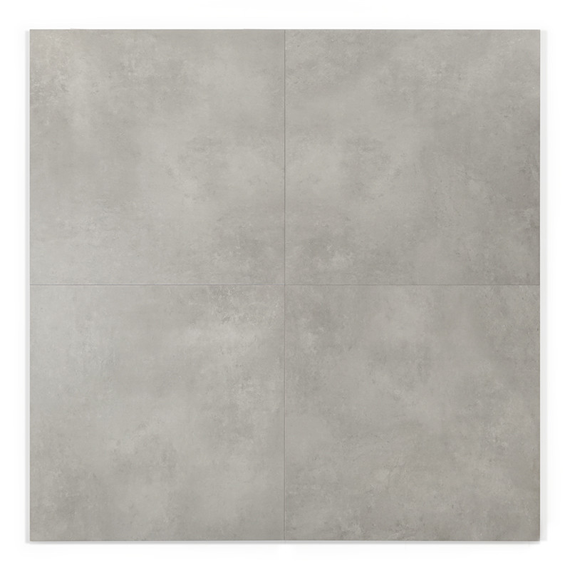 Un azulejo liso y cuadrado muestra un color gris claro uniforme, sutilmente texturizado con patrones de piedra natural, diseñado