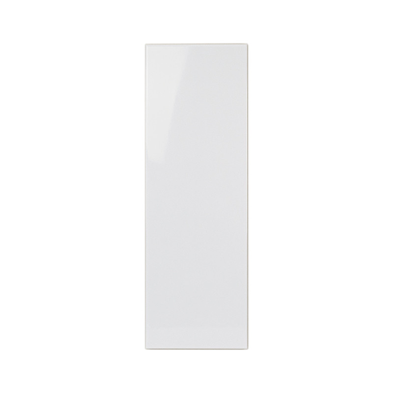 Un azulejo blanco brillante rectangular refleja la luz, colocado sobre un fondo liso, lo que sugiere un diseño limpio y moderno 