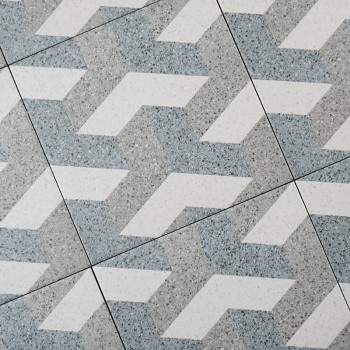 Graue und weiße Fliesen bilden ein geometrisches, ineinandergreifendes Zickzackmuster und sorgen so für einen optisch dynamische