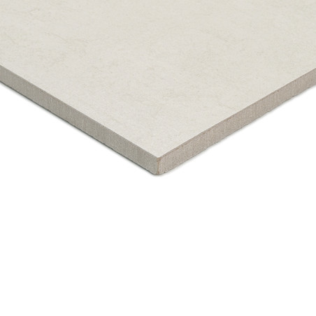 Un azulejo cerámico cuadrada de color beige se encuentra plana sobre un fondo blanco, con una superficie mate suave y bordes lim