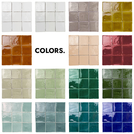 Quince Azulejos de terracota dispuestas por tonalidades de color. Los cuadrados brillantes varían de blanco a azul en una cuadrí