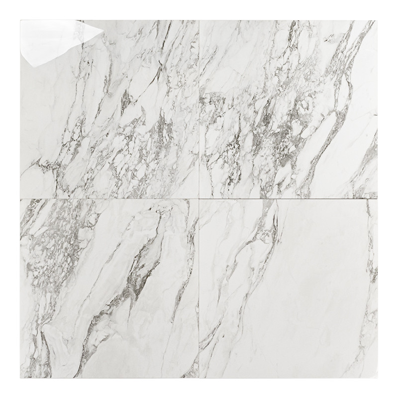 Un azulejo cerámico cuadrada muestra un patrón de mármol blanco y gris, que se asemeja a la piedra natural, adecuada para decora